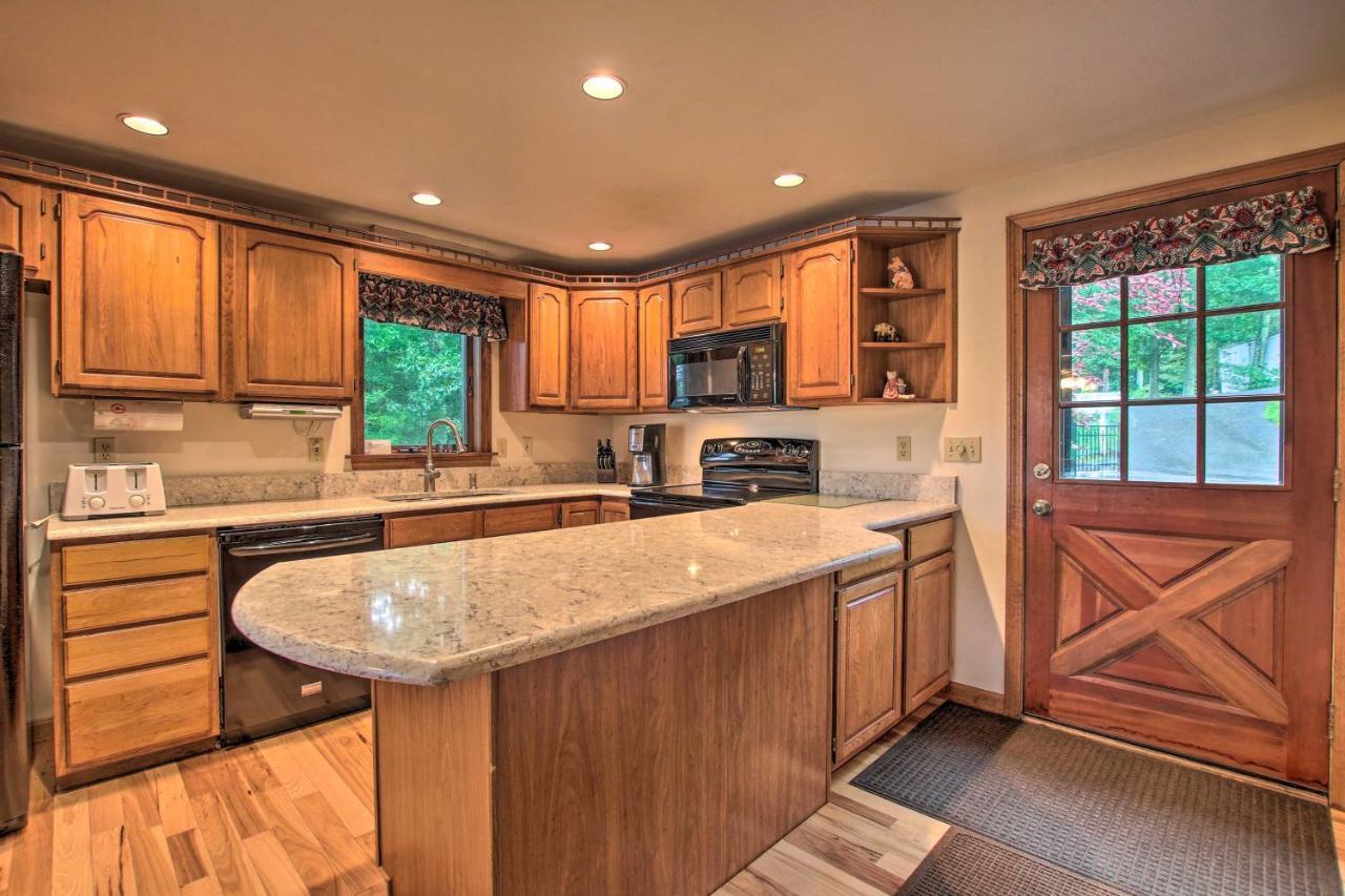 Waterfront New England House On Wickaboag Lake! West Brookfield Eksteriør bilde